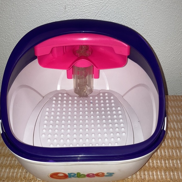 Orbeez foot spa, includes two containers of orbeez already grown. - Picture 2 of 2